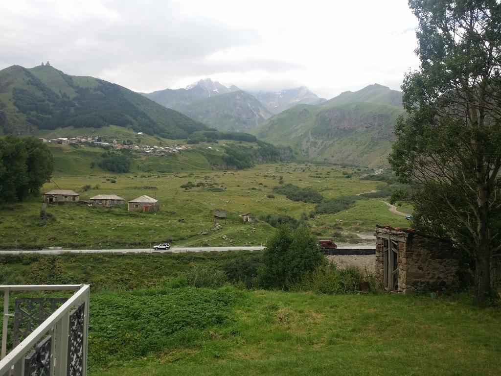 Zura'S Guesthouse Kazbegi Exterior photo